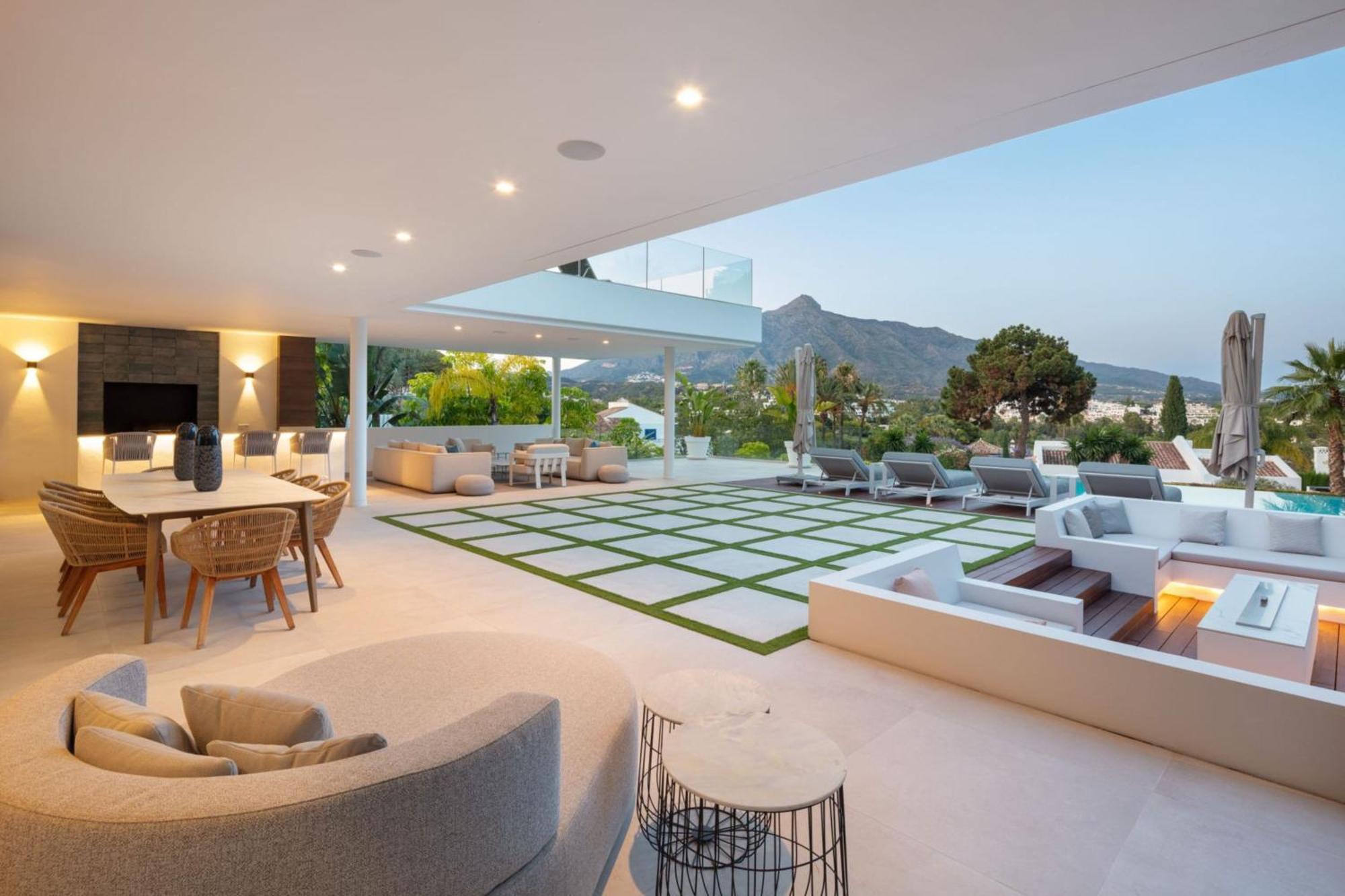 Villaer Vacation I Almost Heaven, New Built Villa, Rooftop Jacuzzi, Infinity Heated Pool *