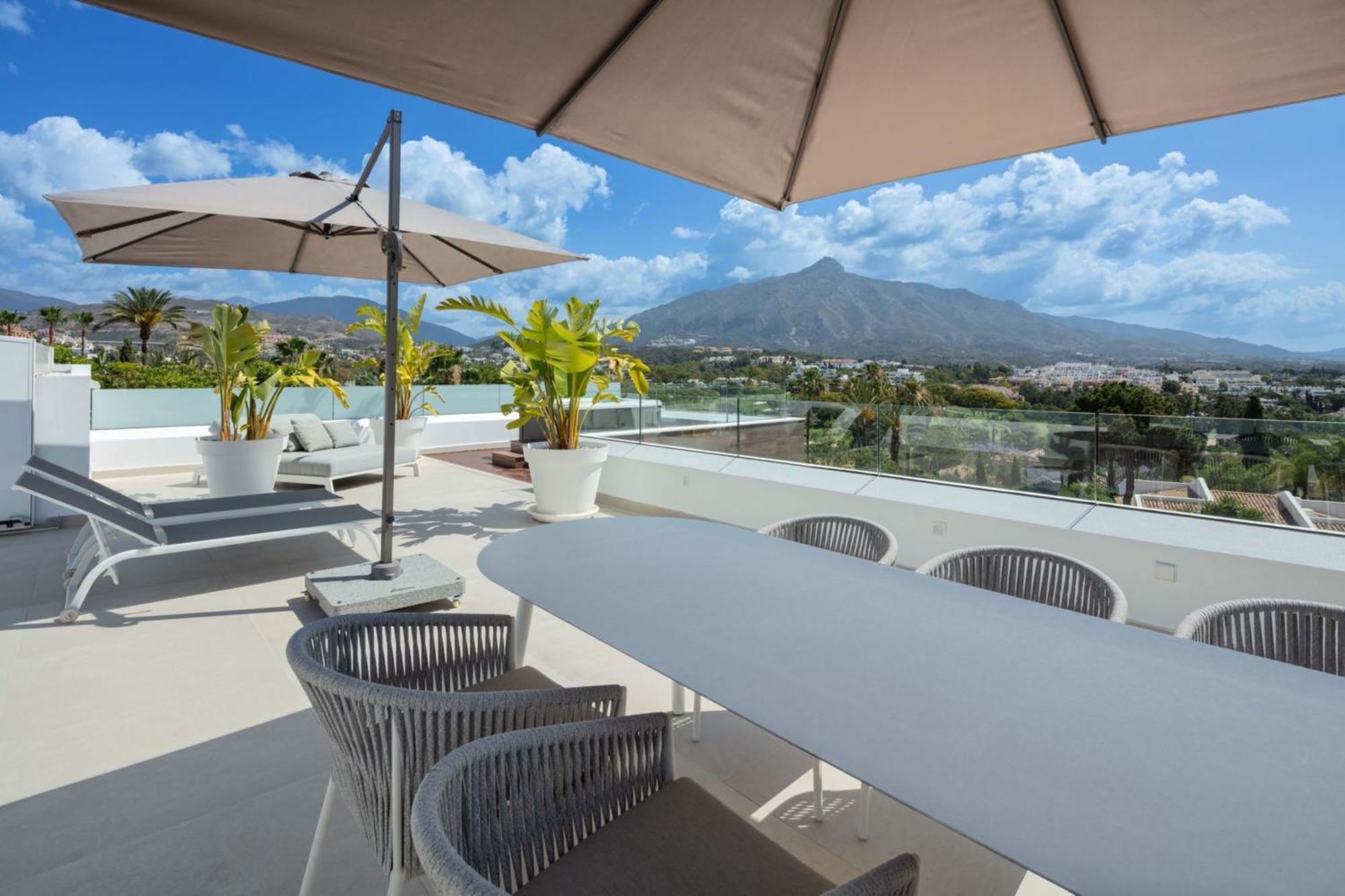 Villaer Vacation I Almost Heaven, New Built Villa, Rooftop Jacuzzi, Infinity Heated Pool *
