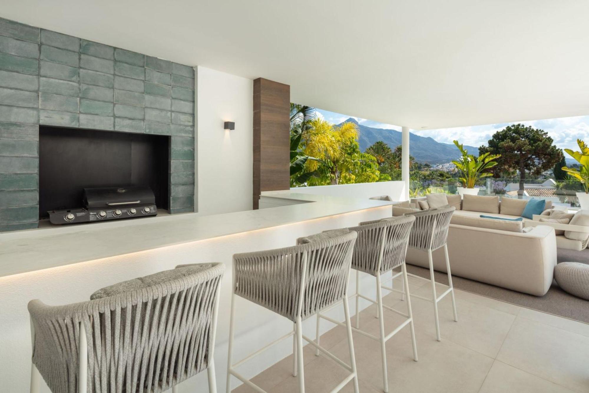 Villaer Vacation I Almost Heaven, New Built Villa, Rooftop Jacuzzi, Infinity Heated Pool Marbella