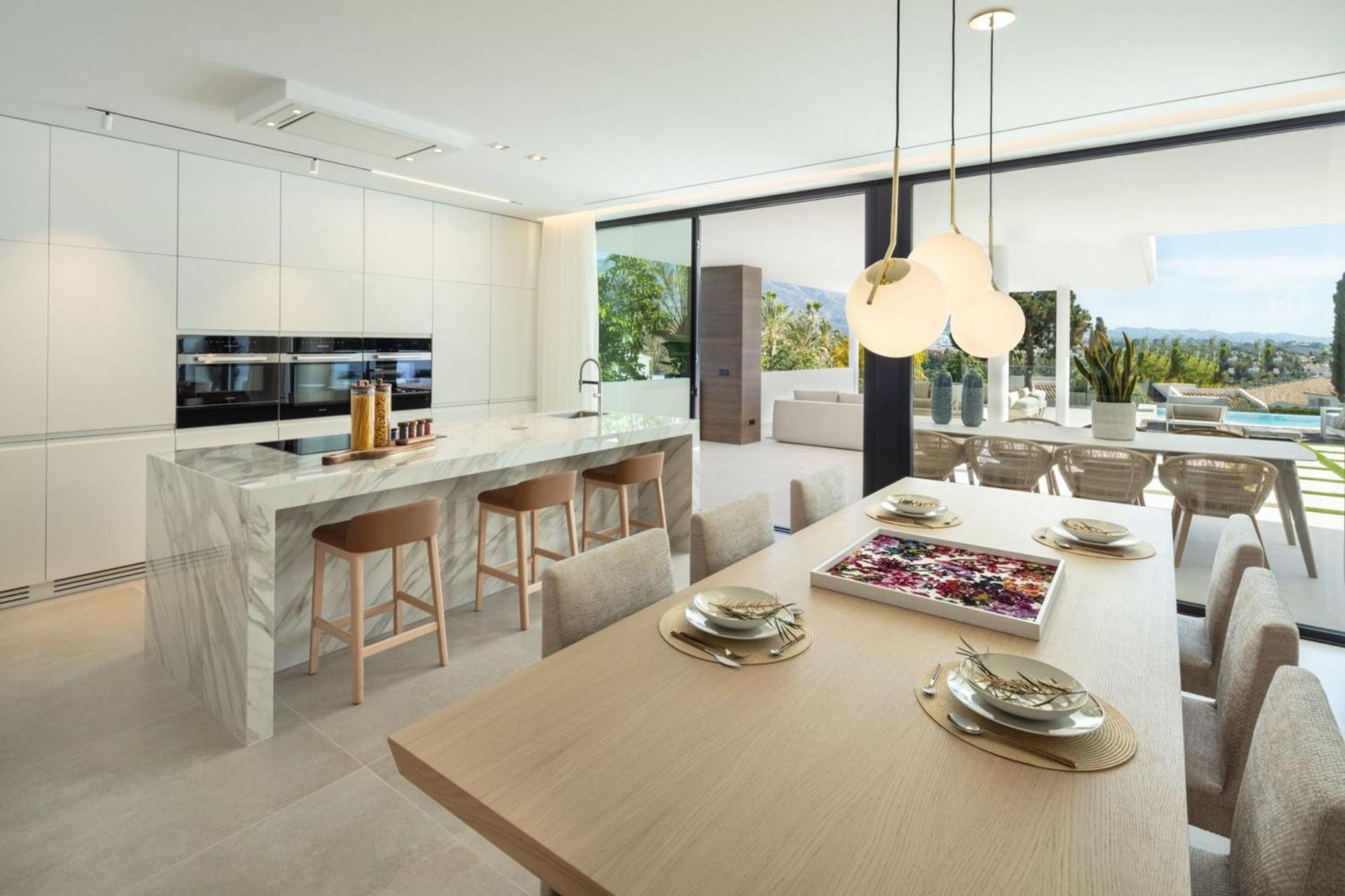 Vacation I Almost Heaven, New Built Villa, Rooftop Jacuzzi, Infinity Heated Pool Villaer *