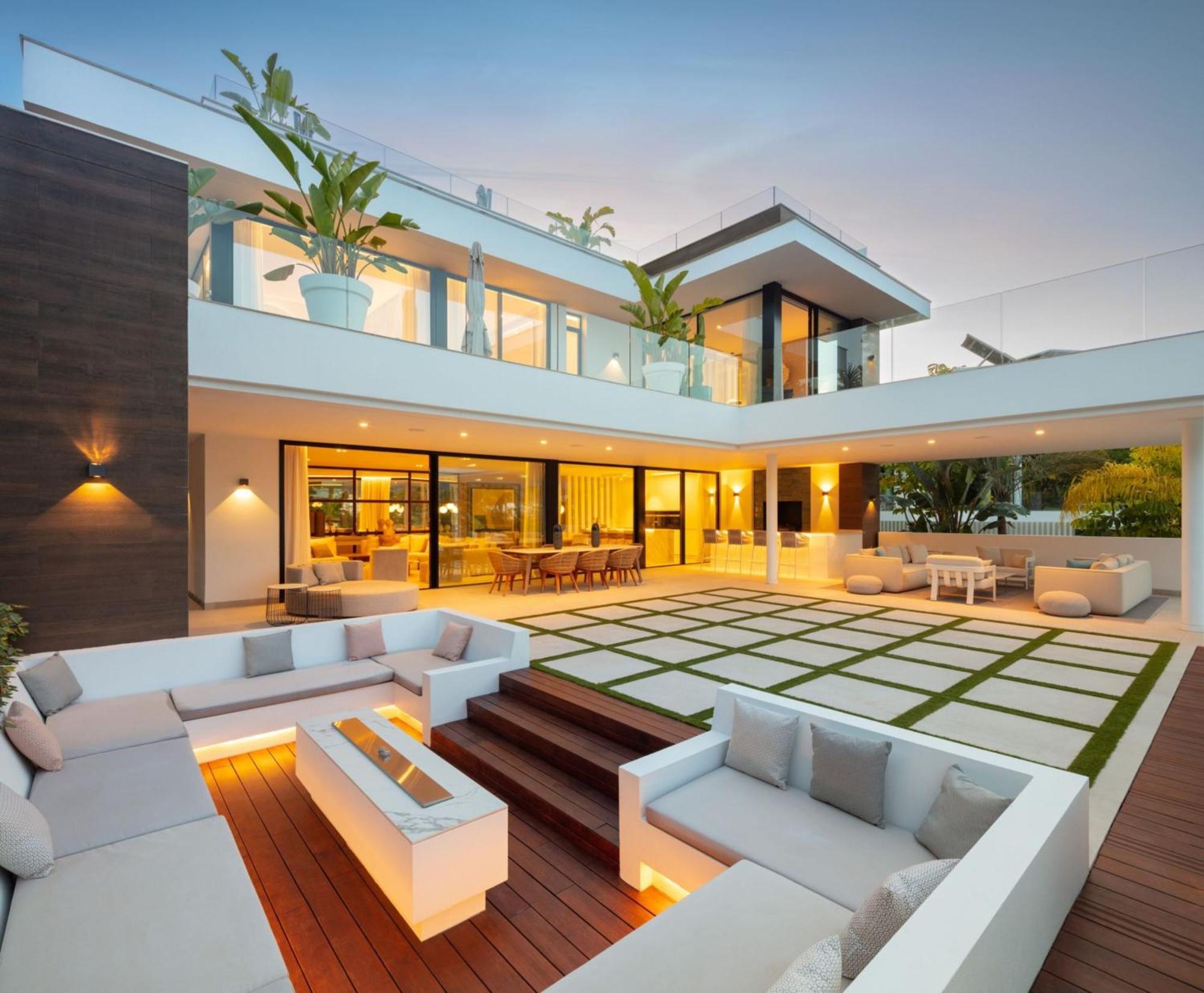 Vacation I Almost Heaven, New Built Villa, Rooftop Jacuzzi, Infinity Heated Pool Villaer Marbella